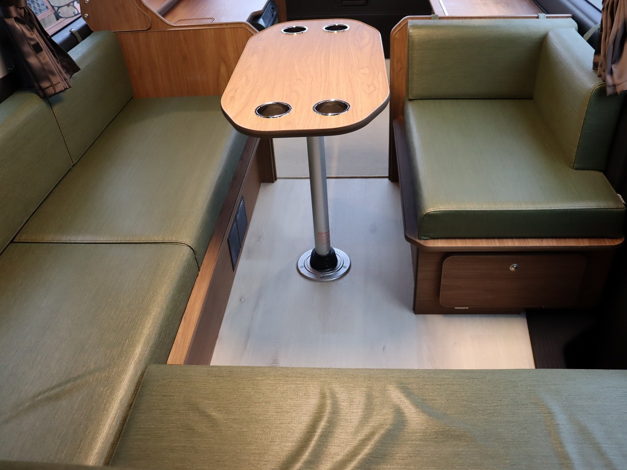 キャンピングカー バンコン ﾊｲｴｰｽ FOCS DS-L ﾜﾝｵｰﾅｰ 