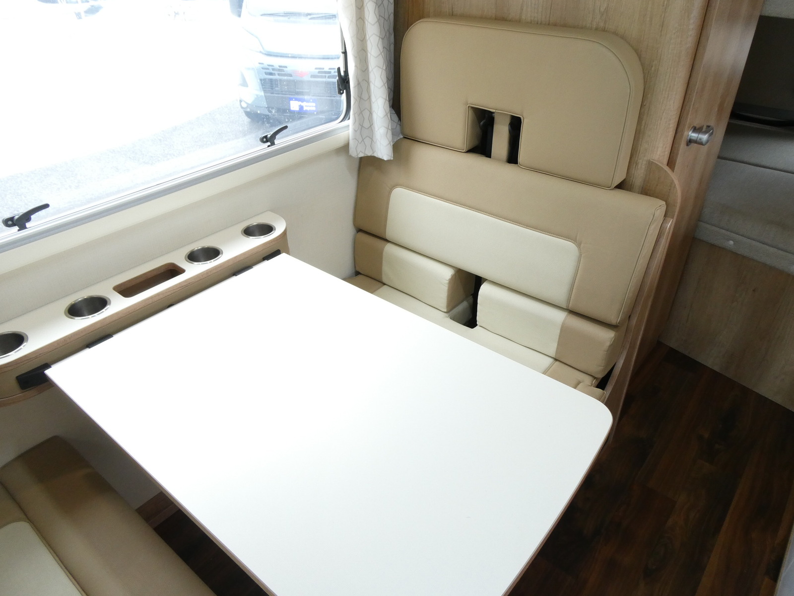 キャンピングカー キャブコン ﾅｯﾂRV　ｸﾚｱ5.3W　ﾊｲﾊﾟｰｴﾎﾞ3　ｸﾚｻﾅ