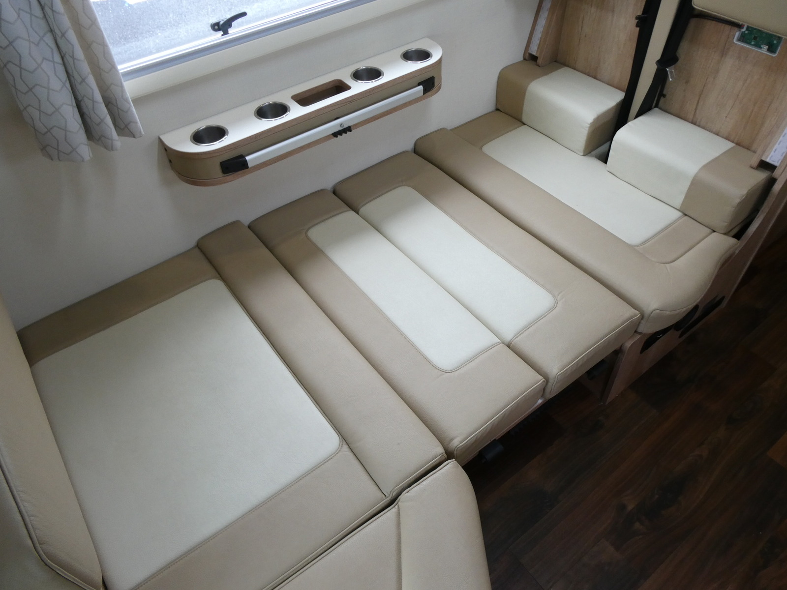 キャンピングカー キャブコン ﾅｯﾂRV　ｸﾚｱ5.3W　ﾊｲﾊﾟｰｴﾎﾞ3　ｸﾚｻﾅ