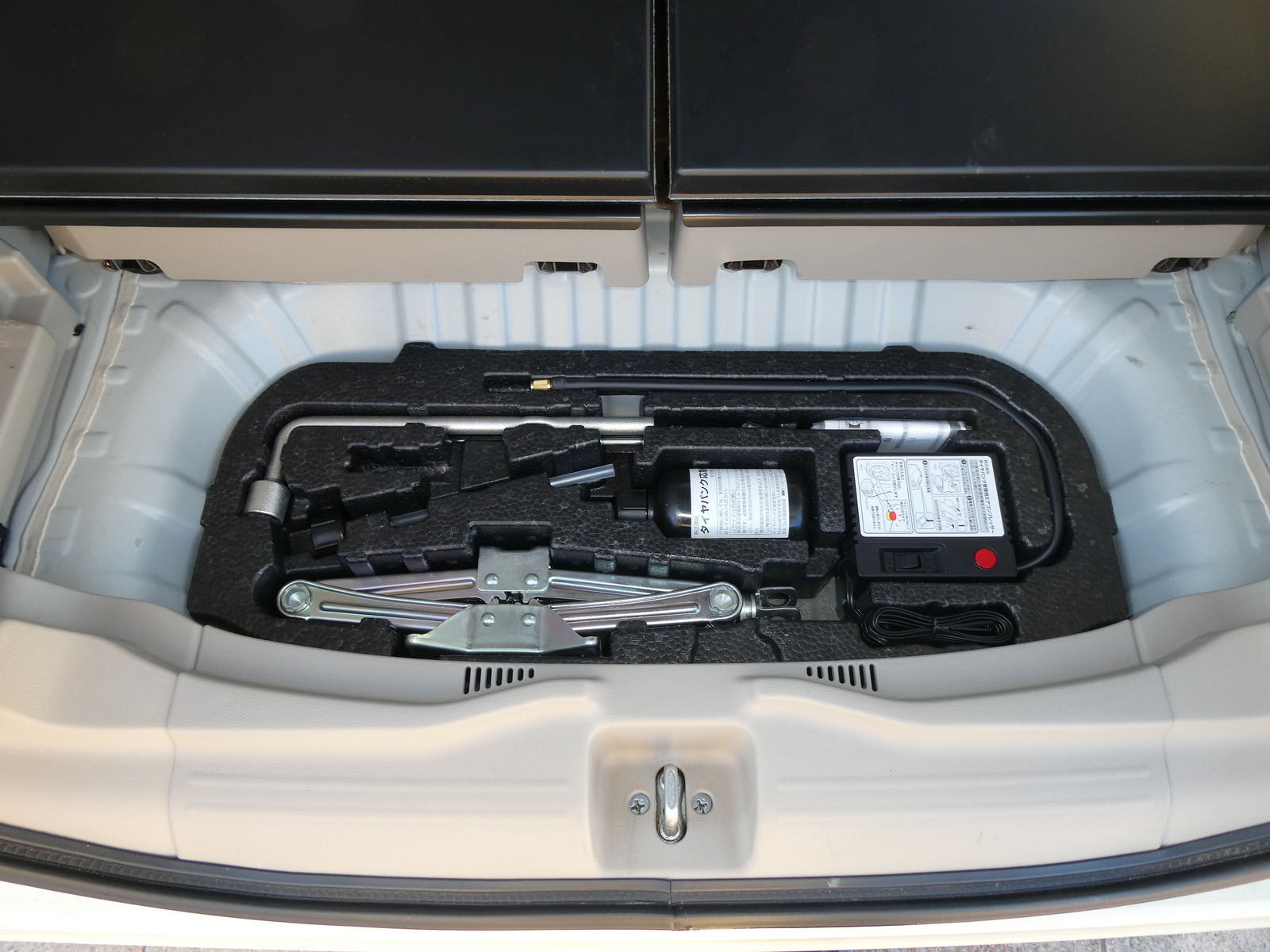 キャンピングカー 軽キャンパー N-BOX　ﾎﾜｲﾄﾊｳｽ　ｷｬﾝﾊﾟｰﾈｵ　4WD　ｿｰﾗｰ