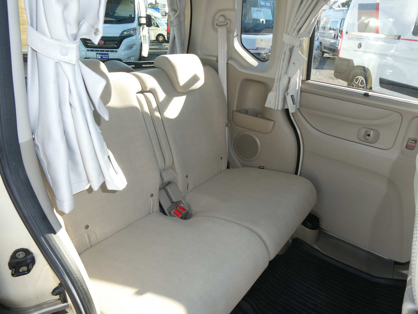 キャンピングカー 軽キャンパー N-BOX　ﾎﾜｲﾄﾊｳｽ　ｷｬﾝﾊﾟｰﾈｵ　4WD　ｿｰﾗｰ