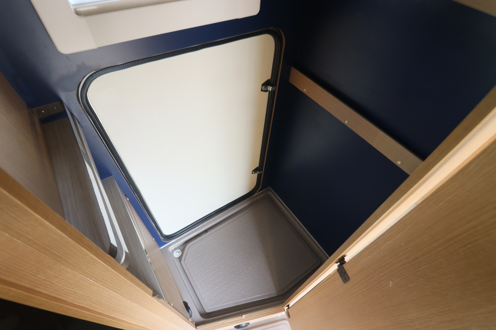 キャンピングカー キャブコン ｶﾑﾛｰﾄﾞ ﾊﾞﾝﾃｯｸ ｺﾙﾄﾞﾘｰﾌﾞｽ