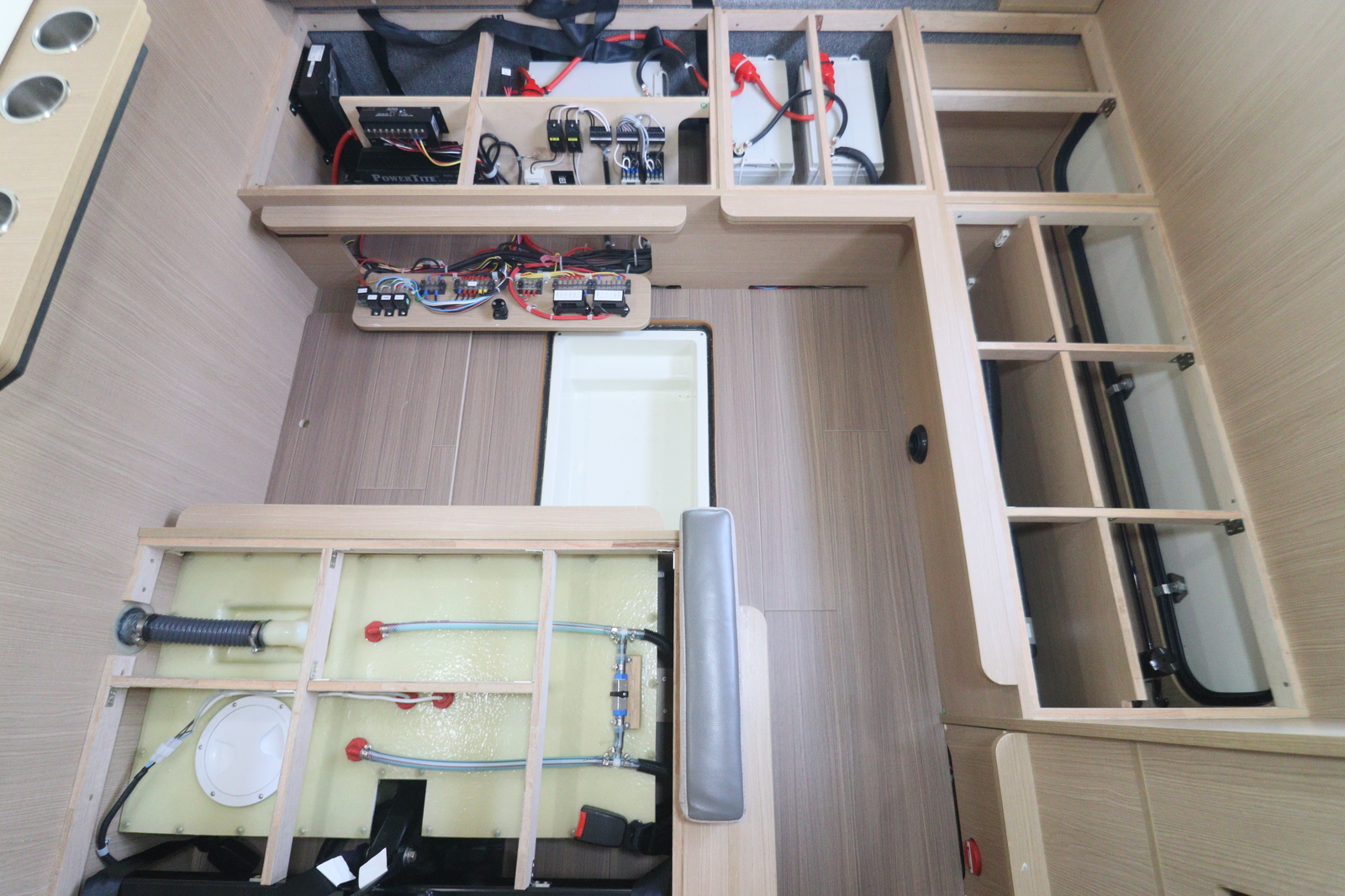 キャンピングカー キャブコン ｶﾑﾛｰﾄﾞ ﾊﾞﾝﾃｯｸ ｺﾙﾄﾞﾘｰﾌﾞｽ