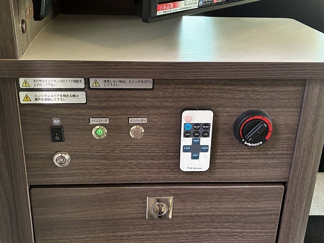 キャンピングカー キャブコン ｶﾑﾛｰﾄﾞﾅｯﾂRVｸﾚｱ5.3Xｴﾎﾞﾘｭｰｼｮﾝ4WD