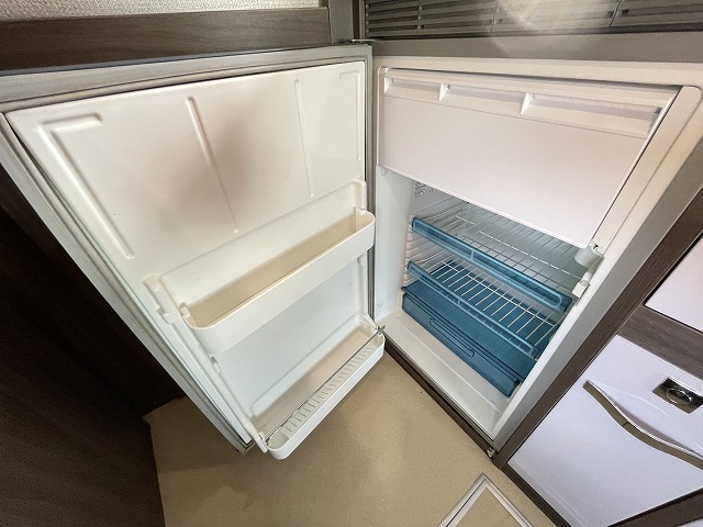 キャンピングカー キャブコン ｶﾑﾛｰﾄﾞﾅｯﾂRVｸﾚｱ5.3Xｴﾎﾞﾘｭｰｼｮﾝ4WD