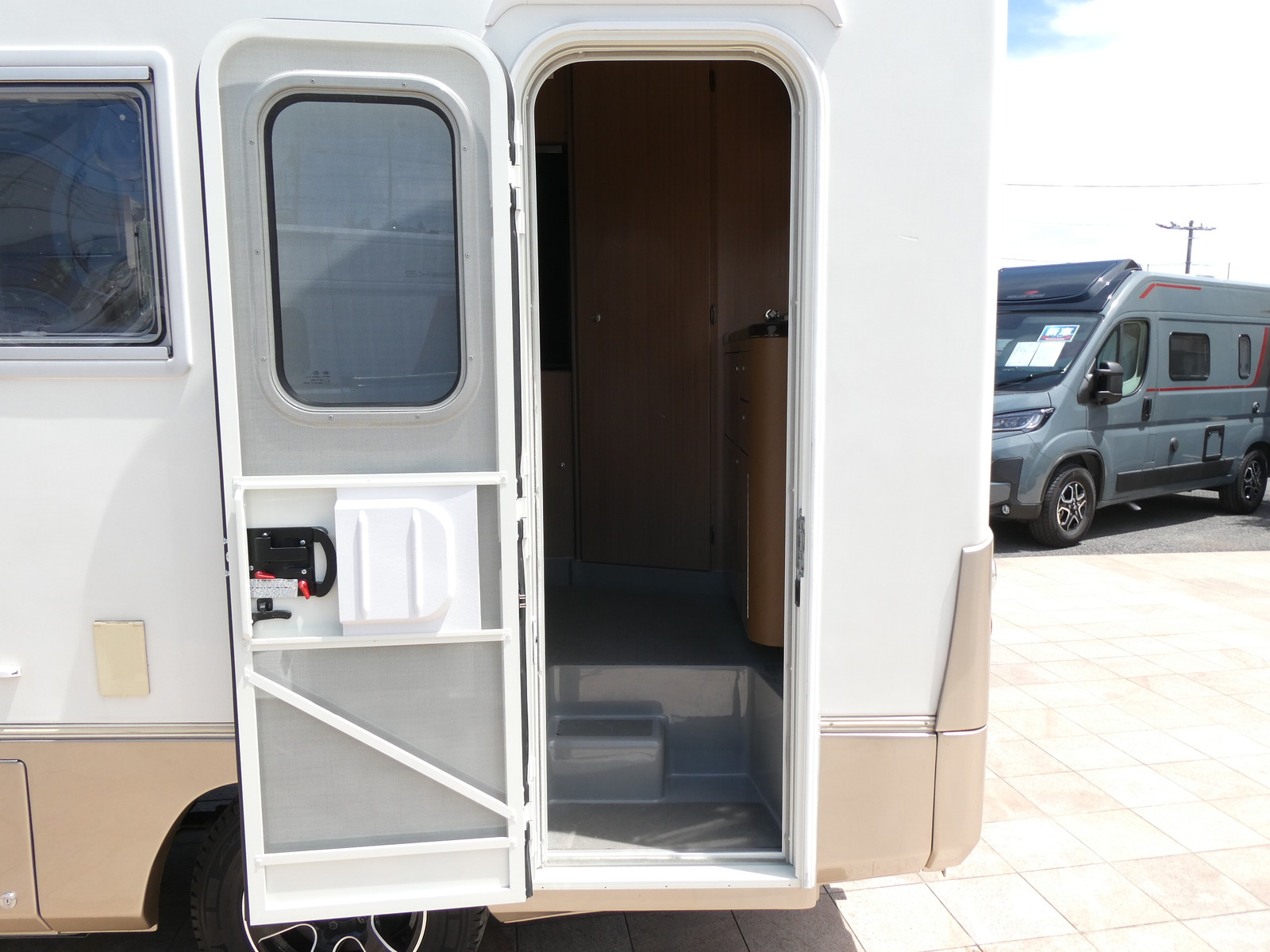 キャンピングカー キャブコン ﾊﾞﾝﾃｯｸ　ｺﾙﾄﾞﾘｰﾌﾞｽ　4WD　家AC　ｿｰﾗｰ