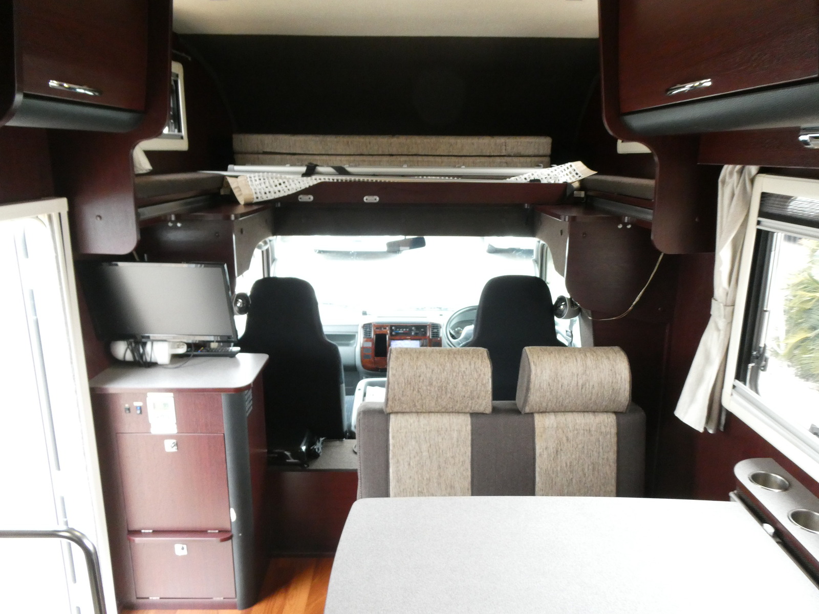 キャンピングカー キャブコン ﾅｯﾂRV　ｸﾚｿﾝﾎﾞﾔｰｼﾞｭ　家ｴｱｺﾝ　FF　ｿｰﾗｰ