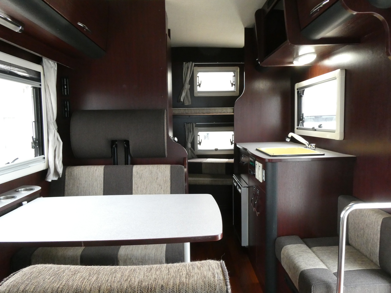 キャンピングカー キャブコン ﾅｯﾂRV　ｸﾚｿﾝﾎﾞﾔｰｼﾞｭ　家ｴｱｺﾝ　FF　ｿｰﾗｰ