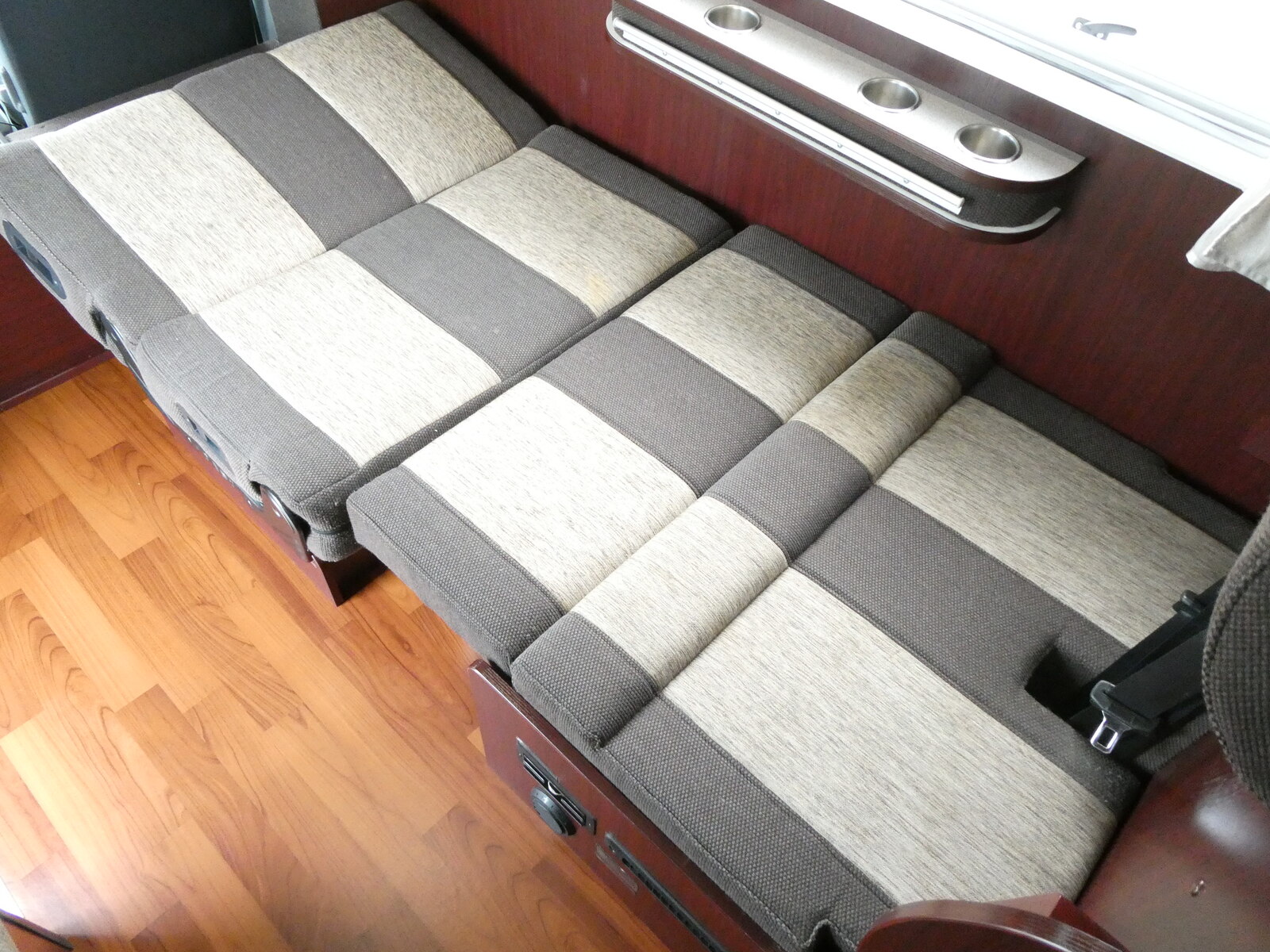 キャンピングカー キャブコン ﾅｯﾂRV　ｸﾚｿﾝﾎﾞﾔｰｼﾞｭ　家ｴｱｺﾝ　FF　ｿｰﾗｰ