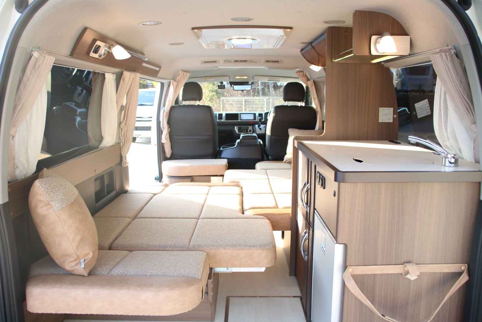 キャンピングカー バンコン ﾊｲｴｰｽ ﾚｸﾋﾞｨ ﾌﾟﾗｽMR 4WD