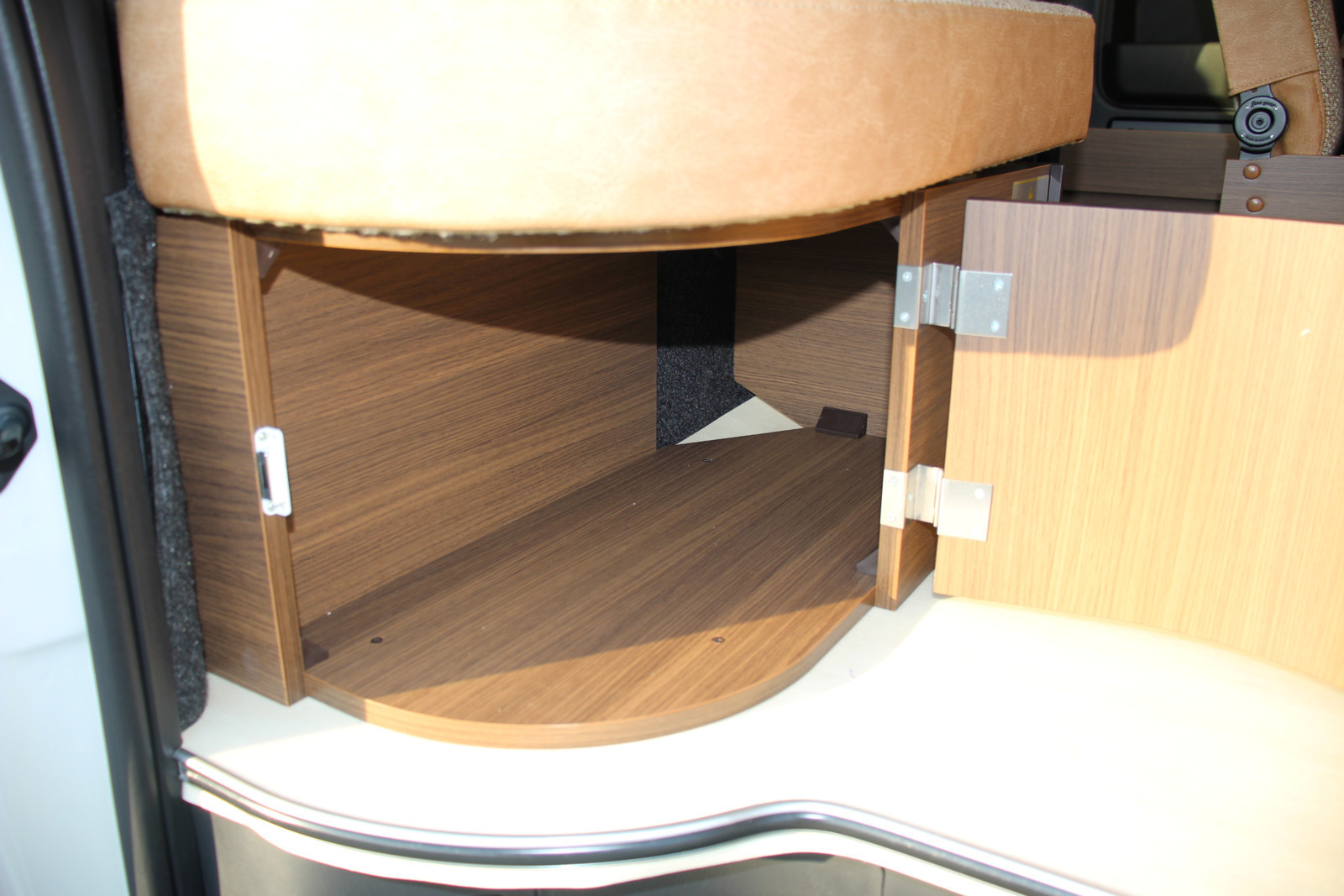 キャンピングカー バンコン ﾊｲｴｰｽ ﾚｸﾋﾞｨ ﾌﾟﾗｽMR 4WD