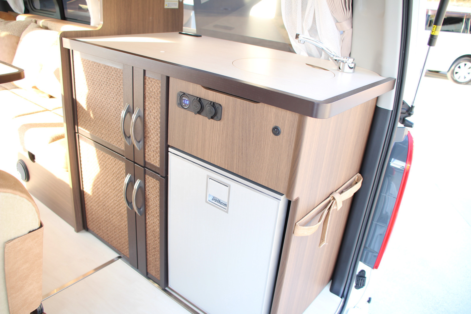 キャンピングカー バンコン ﾊｲｴｰｽ ﾚｸﾋﾞｨ ﾌﾟﾗｽMR 4WD