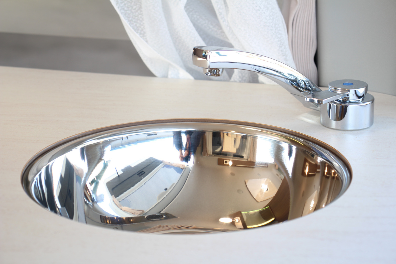 キャンピングカー バンコン ﾊｲｴｰｽ ﾚｸﾋﾞｨ ﾌﾟﾗｽMR 4WD