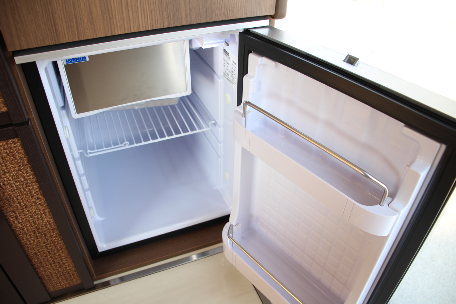 キャンピングカー バンコン ﾊｲｴｰｽ ﾚｸﾋﾞｨ ﾌﾟﾗｽMR 4WD