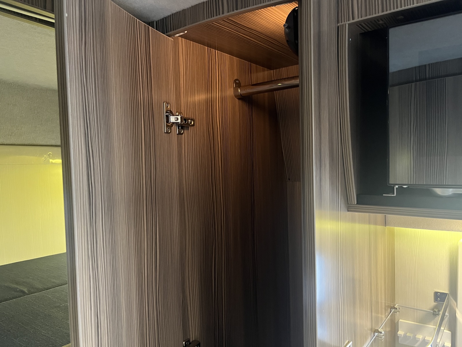 キャンピングカー キャブコン ﾊﾞﾝﾃｯｸ ｼﾞﾙ520ｸﾙｰｽﾞ 家AC ｸﾚｻﾅ 4駆