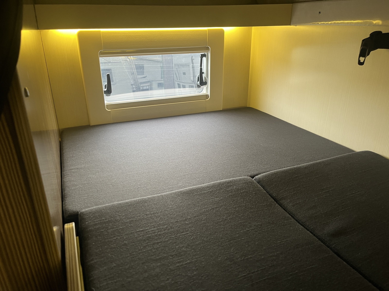 キャンピングカー キャブコン ﾊﾞﾝﾃｯｸ ｼﾞﾙ520ｸﾙｰｽﾞ 家AC ｸﾚｻﾅ 4駆