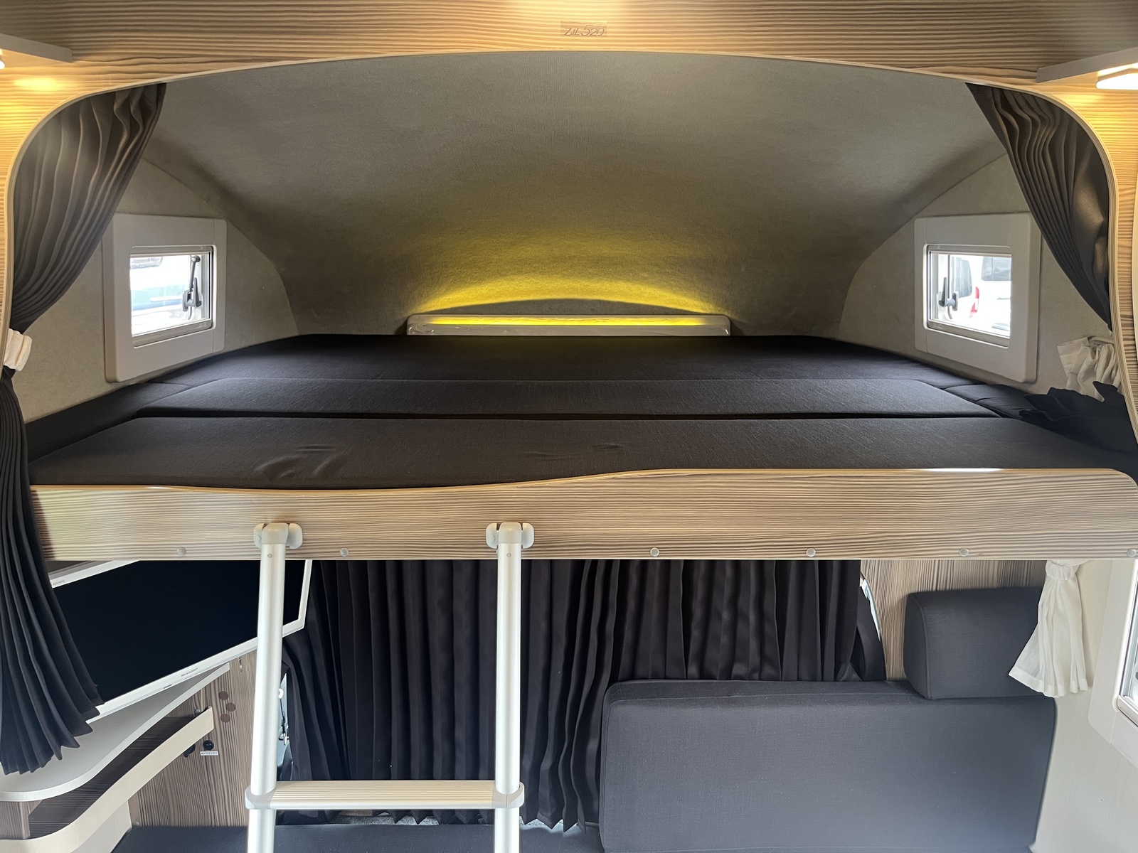 キャンピングカー キャブコン ﾊﾞﾝﾃｯｸ ｼﾞﾙ520ｸﾙｰｽﾞ 家AC ｸﾚｻﾅ 4駆