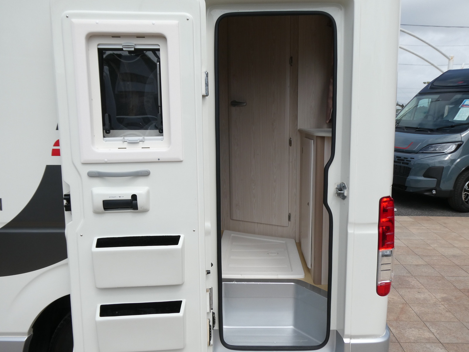 キャンピングカー キャブコン ﾌｧﾝﾙｰﾁｪ　ﾊﾟﾀｺﾞﾆｱ　家AC　ｿｰﾗｰ　FF