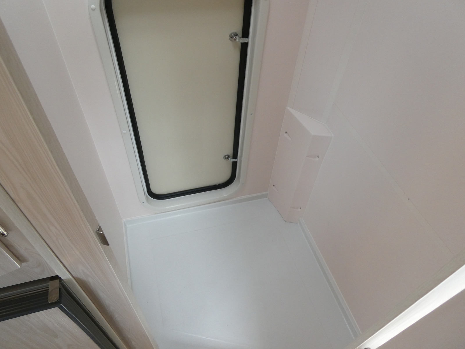 キャンピングカー キャブコン ﾌｧﾝﾙｰﾁｪ　ﾊﾟﾀｺﾞﾆｱ　家AC　ｿｰﾗｰ　FF