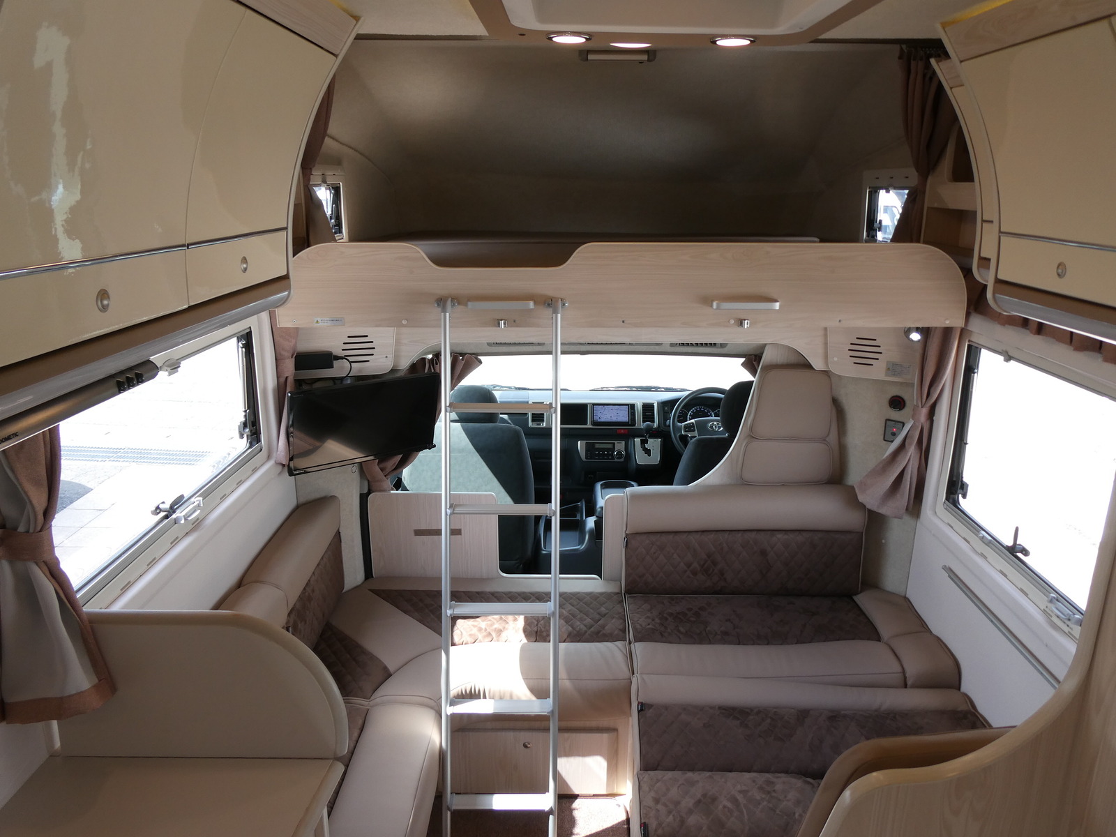 キャンピングカー キャブコン ﾌｧﾝﾙｰﾁｪ　ﾊﾟﾀｺﾞﾆｱ　家AC　ｿｰﾗｰ　FF