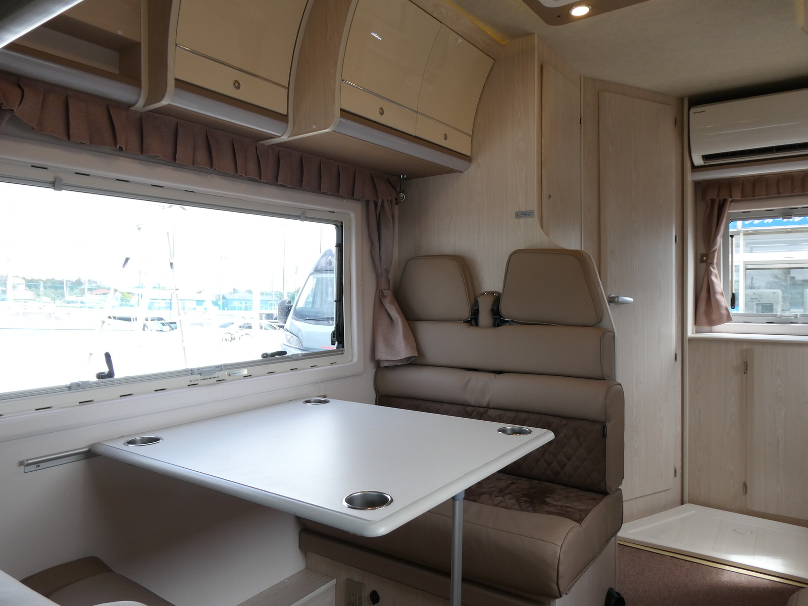 キャンピングカー キャブコン ﾌｧﾝﾙｰﾁｪ　ﾊﾟﾀｺﾞﾆｱ　家AC　ｿｰﾗｰ　FF