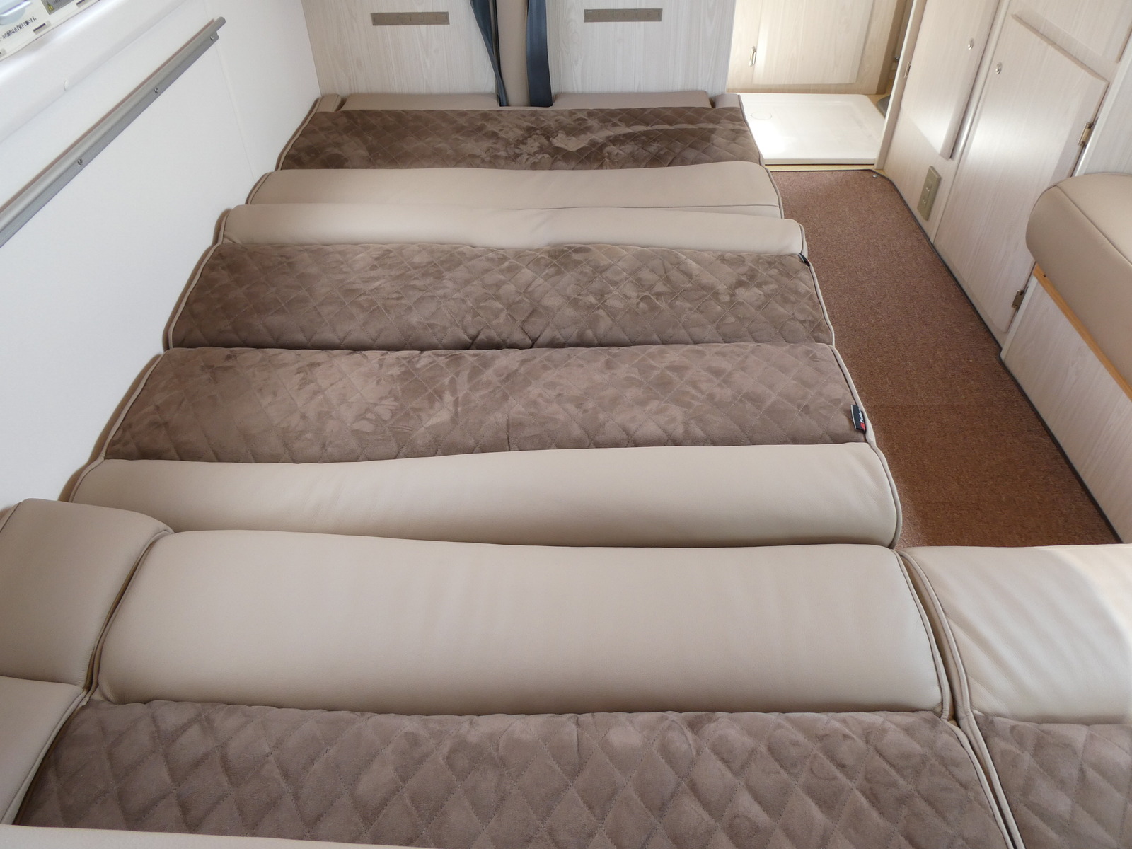 キャンピングカー キャブコン ﾌｧﾝﾙｰﾁｪ　ﾊﾟﾀｺﾞﾆｱ　家AC　ｿｰﾗｰ　FF