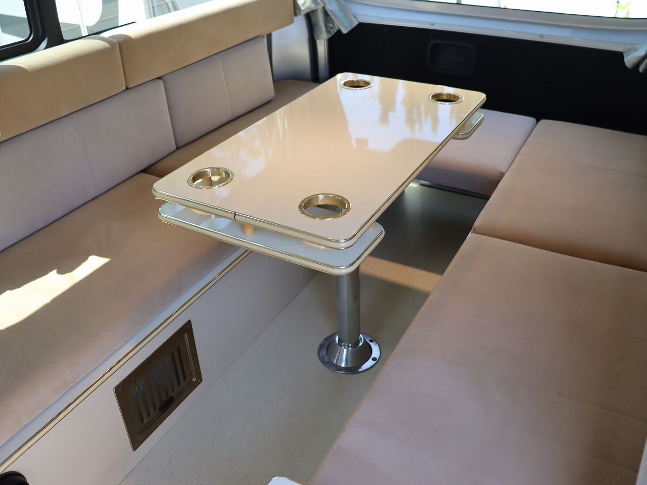 キャンピングカー バンコン NV350ｷｬﾗﾊﾞﾝ ﾘﾗｯｸｽﾜｺﾞﾝ FFﾋｰﾀｰ