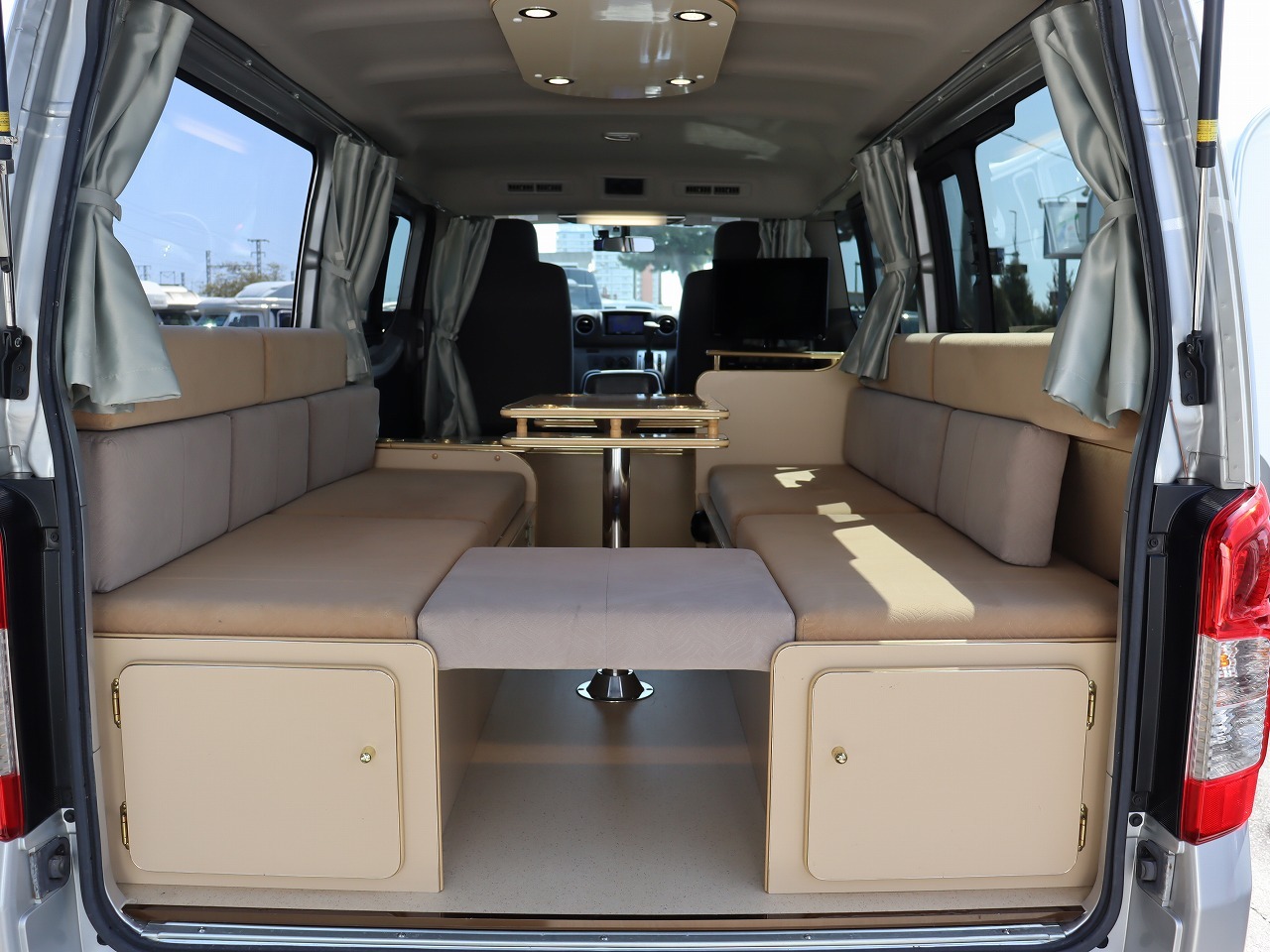 キャンピングカー バンコン NV350ｷｬﾗﾊﾞﾝ ﾘﾗｯｸｽﾜｺﾞﾝ FFﾋｰﾀｰ