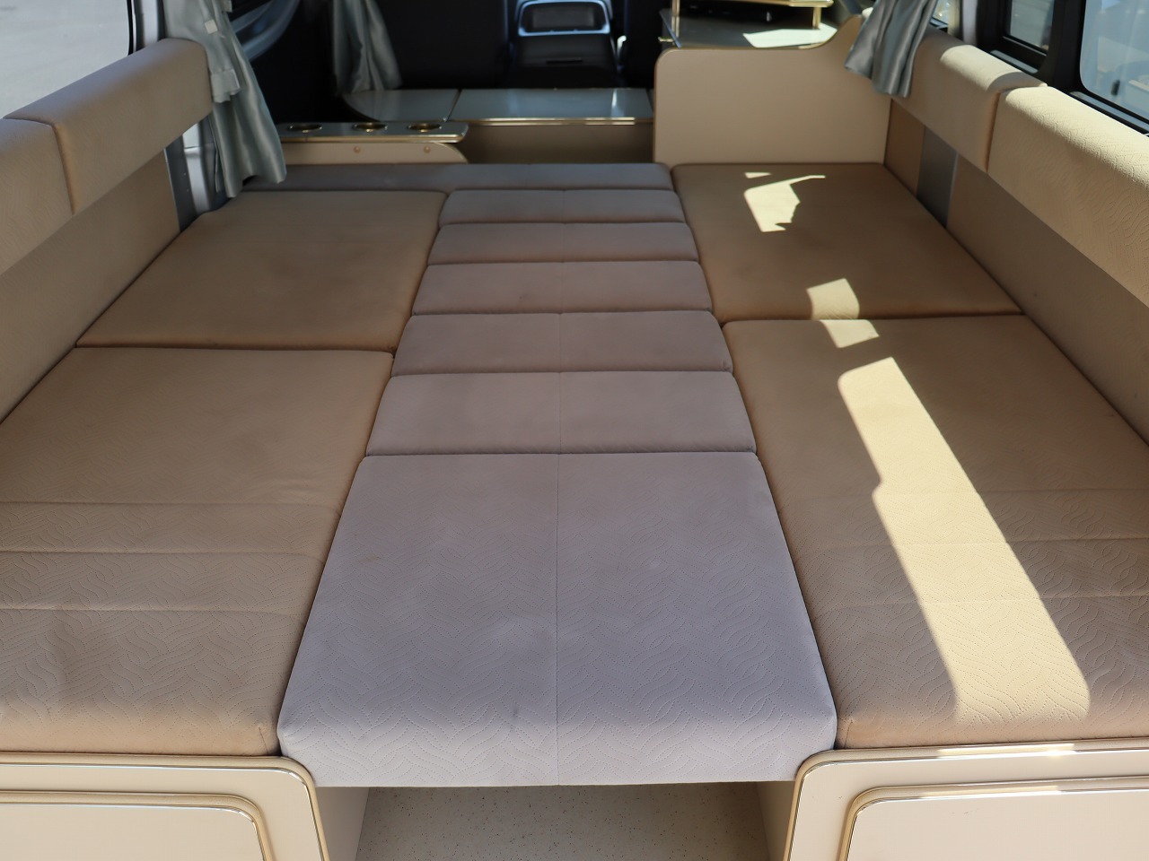 キャンピングカー バンコン NV350ｷｬﾗﾊﾞﾝ ﾘﾗｯｸｽﾜｺﾞﾝ FFﾋｰﾀｰ