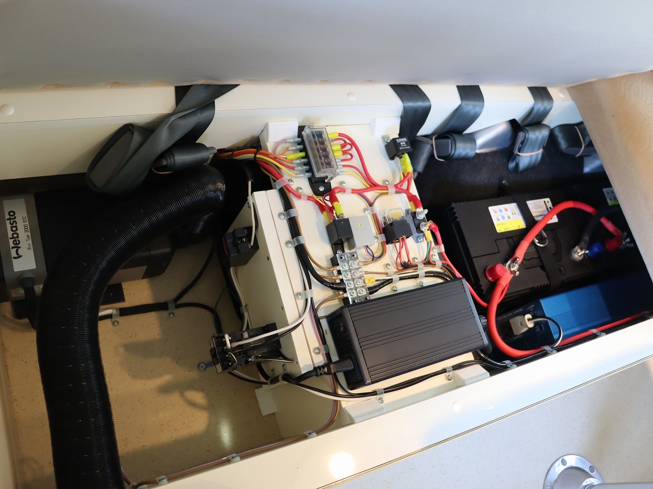 キャンピングカー バンコン NV350ｷｬﾗﾊﾞﾝ ﾘﾗｯｸｽﾜｺﾞﾝ FFﾋｰﾀｰ