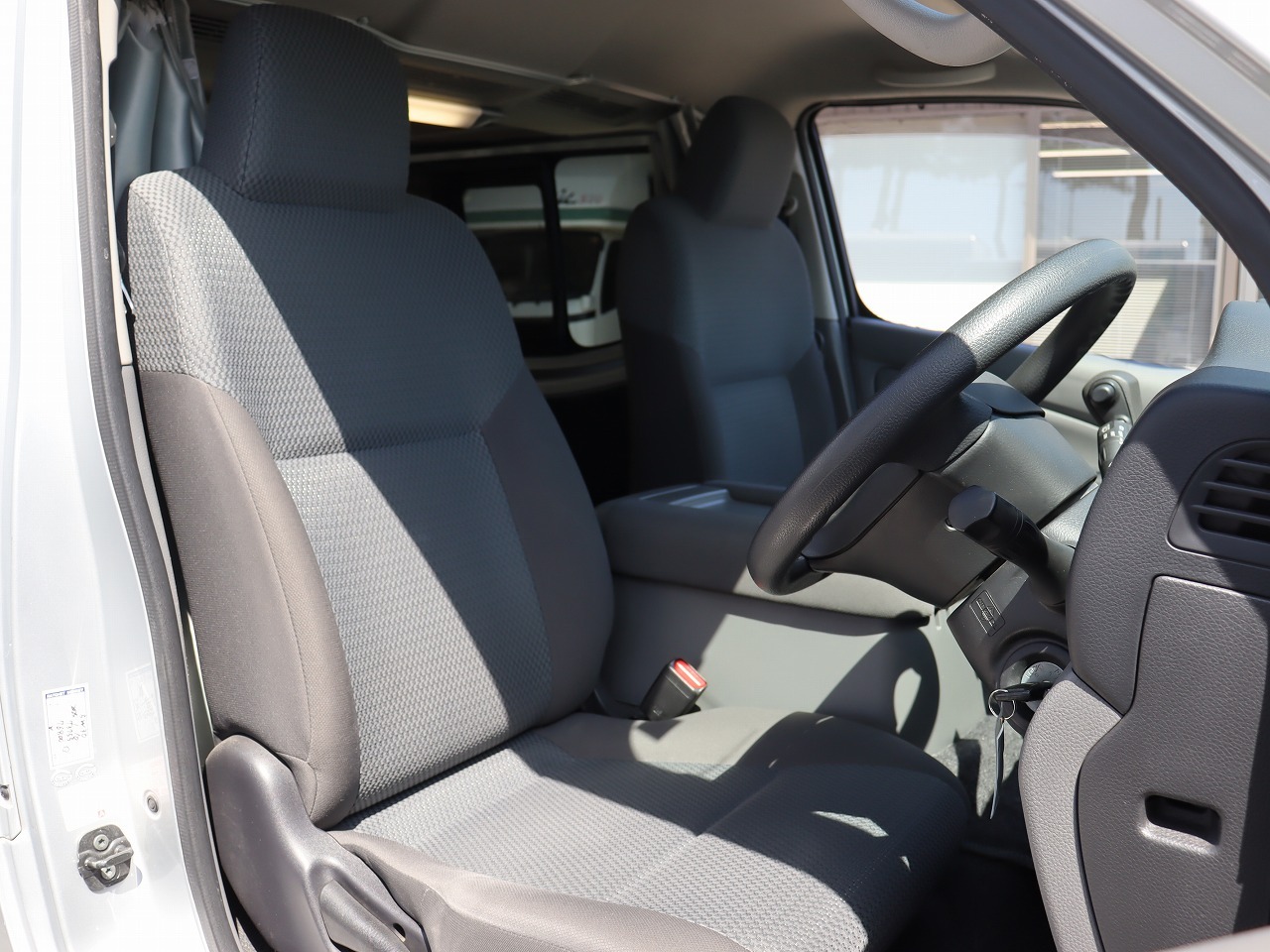 キャンピングカー バンコン NV350ｷｬﾗﾊﾞﾝ ﾘﾗｯｸｽﾜｺﾞﾝ FFﾋｰﾀｰ