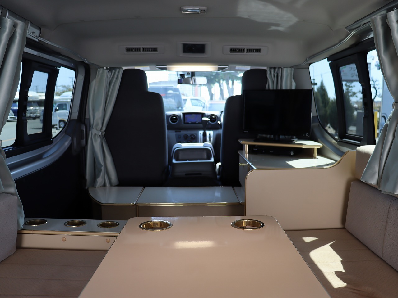 キャンピングカー バンコン NV350ｷｬﾗﾊﾞﾝ ﾘﾗｯｸｽﾜｺﾞﾝ FFﾋｰﾀｰ