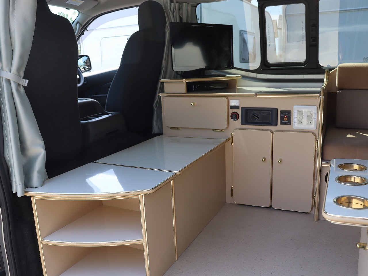 キャンピングカー バンコン NV350ｷｬﾗﾊﾞﾝ ﾘﾗｯｸｽﾜｺﾞﾝ FFﾋｰﾀｰ