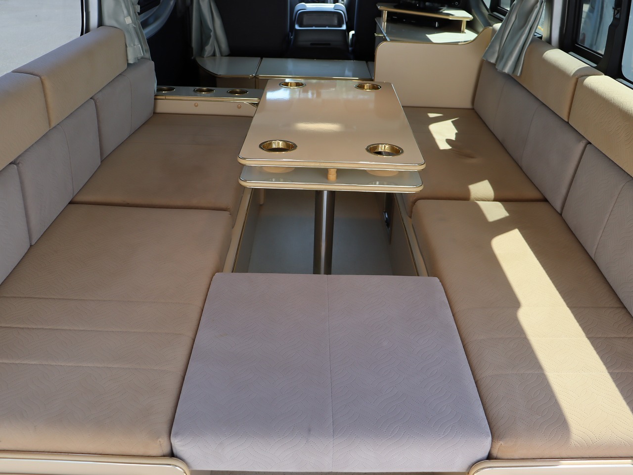 キャンピングカー バンコン NV350ｷｬﾗﾊﾞﾝ ﾘﾗｯｸｽﾜｺﾞﾝ FFﾋｰﾀｰ