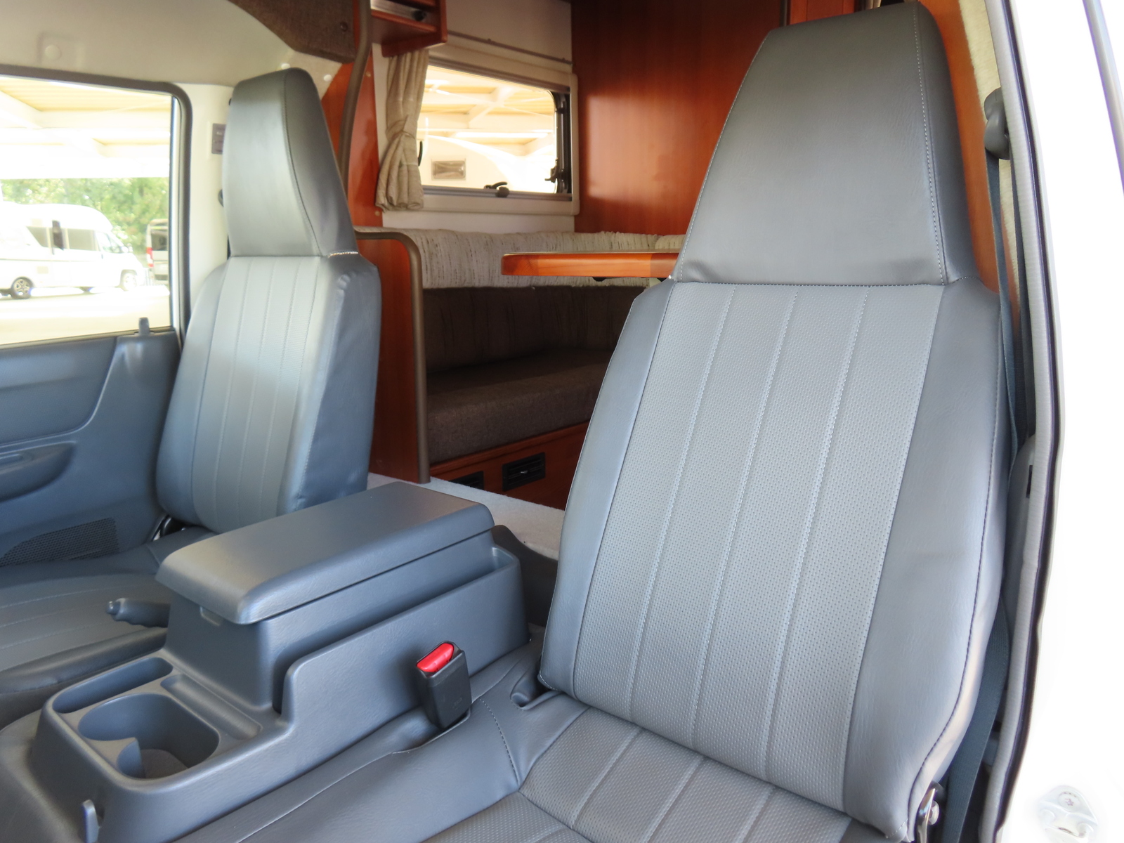 キャンピングカー キャブコン ﾊﾞﾈｯﾄ 東和 ｶｰﾋﾞｨRWB 家庭用ｴｱｺﾝ