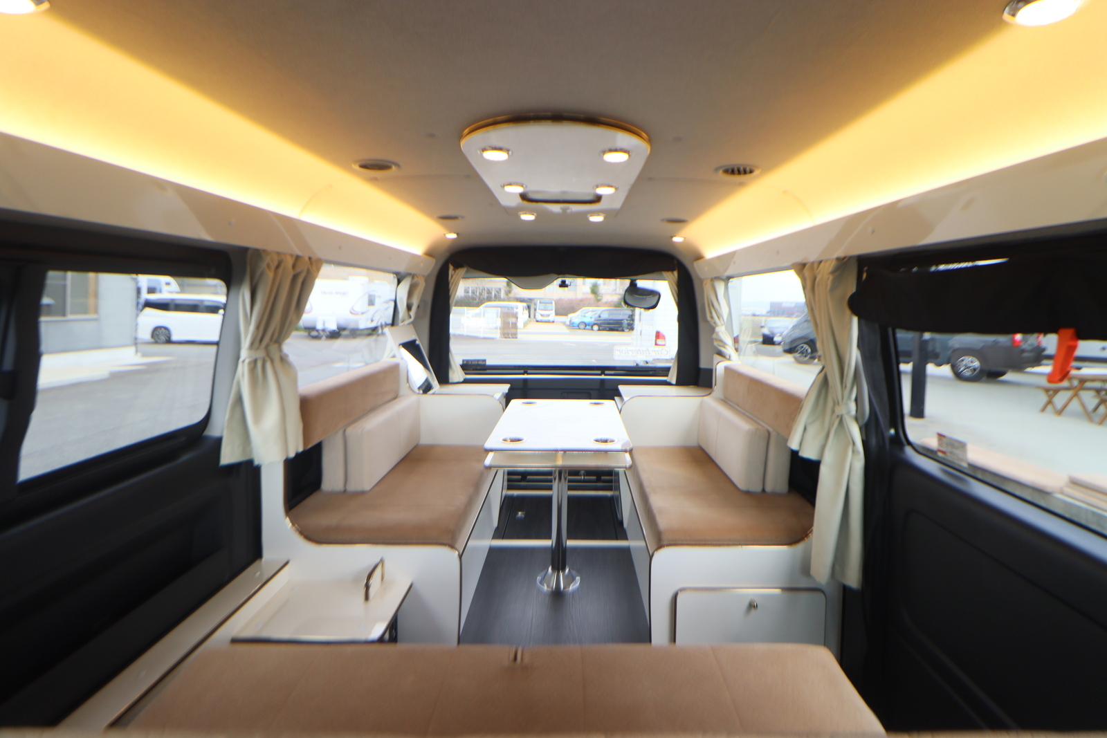 キャンピングカー バンコン ﾊｲｴｰｽ かｰいんてりあ高橋 ﾘﾗｯｸｽﾜｺﾞﾝ