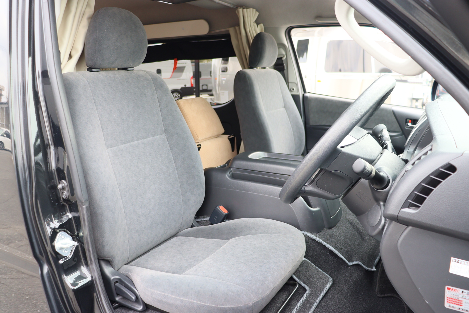 キャンピングカー バンコン ﾊｲｴｰｽ かｰいんてりあ高橋 ﾘﾗｯｸｽﾜｺﾞﾝ