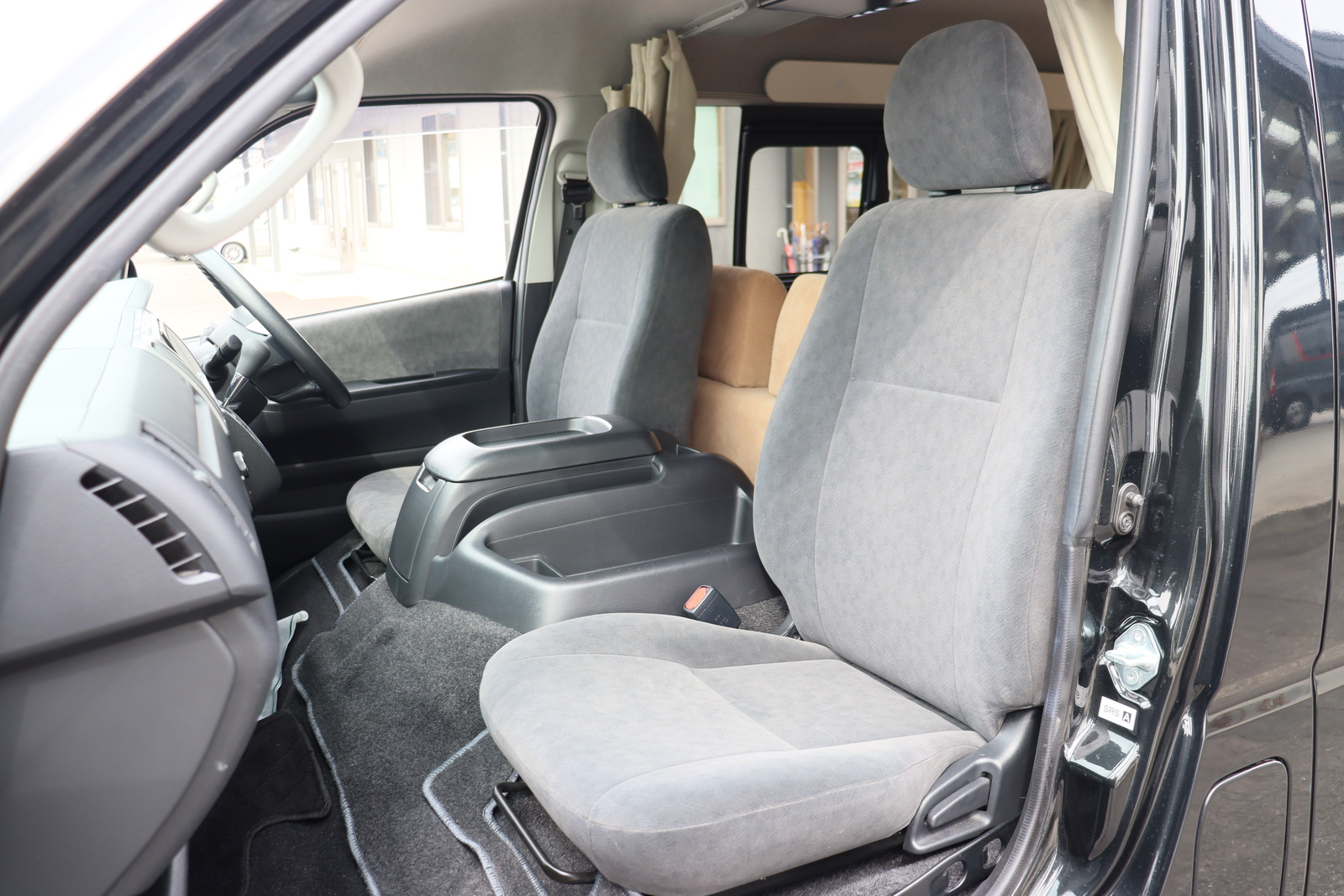 キャンピングカー バンコン ﾊｲｴｰｽ かｰいんてりあ高橋 ﾘﾗｯｸｽﾜｺﾞﾝ