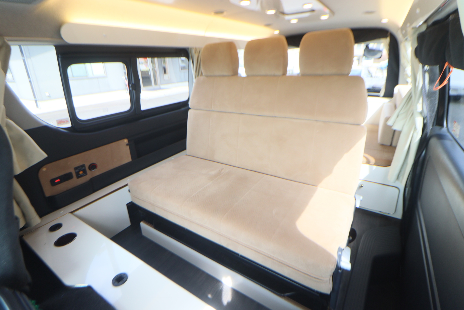 キャンピングカー バンコン ﾊｲｴｰｽ かｰいんてりあ高橋 ﾘﾗｯｸｽﾜｺﾞﾝ