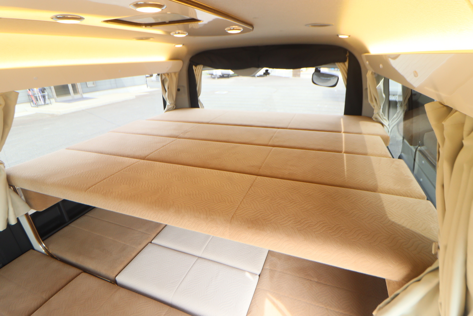 キャンピングカー バンコン ﾊｲｴｰｽ かｰいんてりあ高橋 ﾘﾗｯｸｽﾜｺﾞﾝ