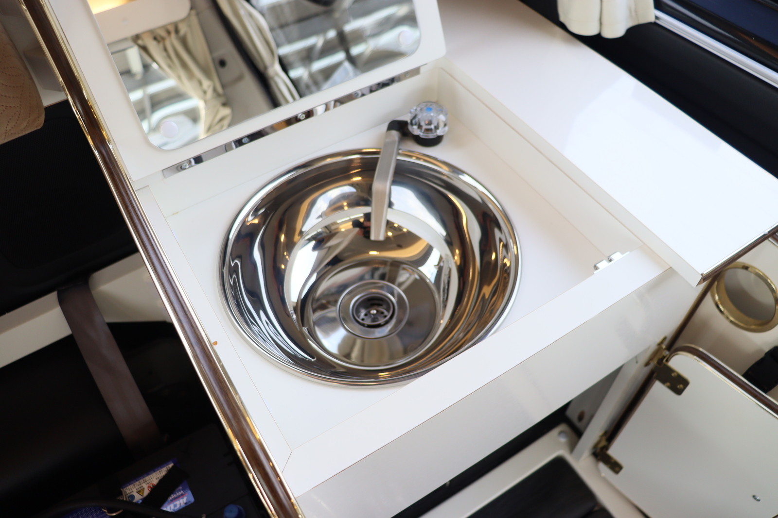 キャンピングカー バンコン ﾊｲｴｰｽ かｰいんてりあ高橋 ﾘﾗｯｸｽﾜｺﾞﾝ