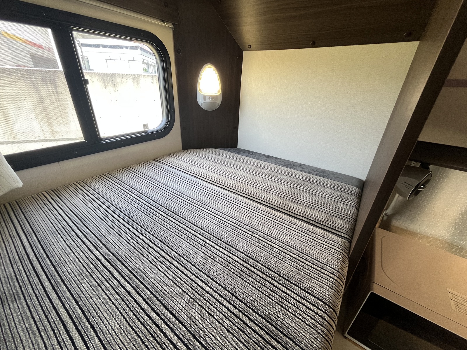 キャンピングカー キャブコン 東和ﾓｰﾀｰｽ ｳﾞｫｰﾝR2B 窓ｴｱｺﾝ 軽油4WD