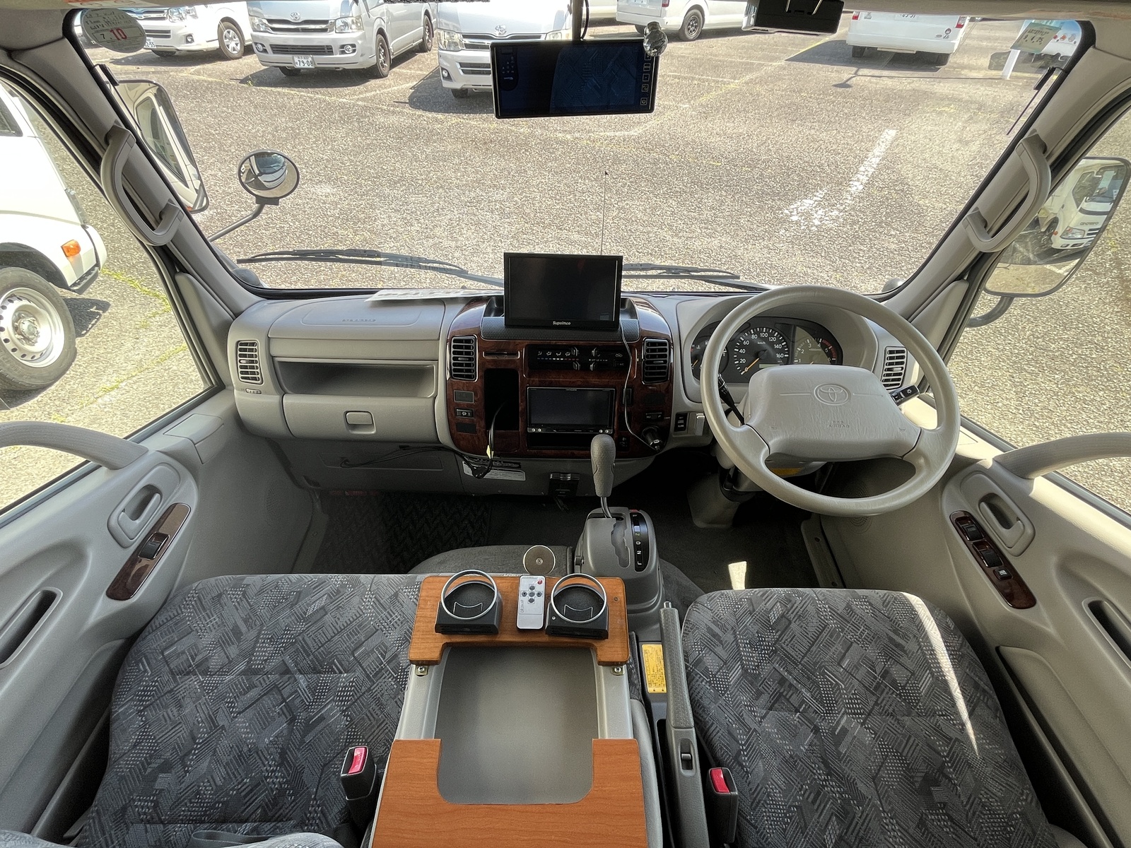 キャンピングカー キャブコン 東和ﾓｰﾀｰｽ ｳﾞｫｰﾝR2B 窓ｴｱｺﾝ 軽油4WD