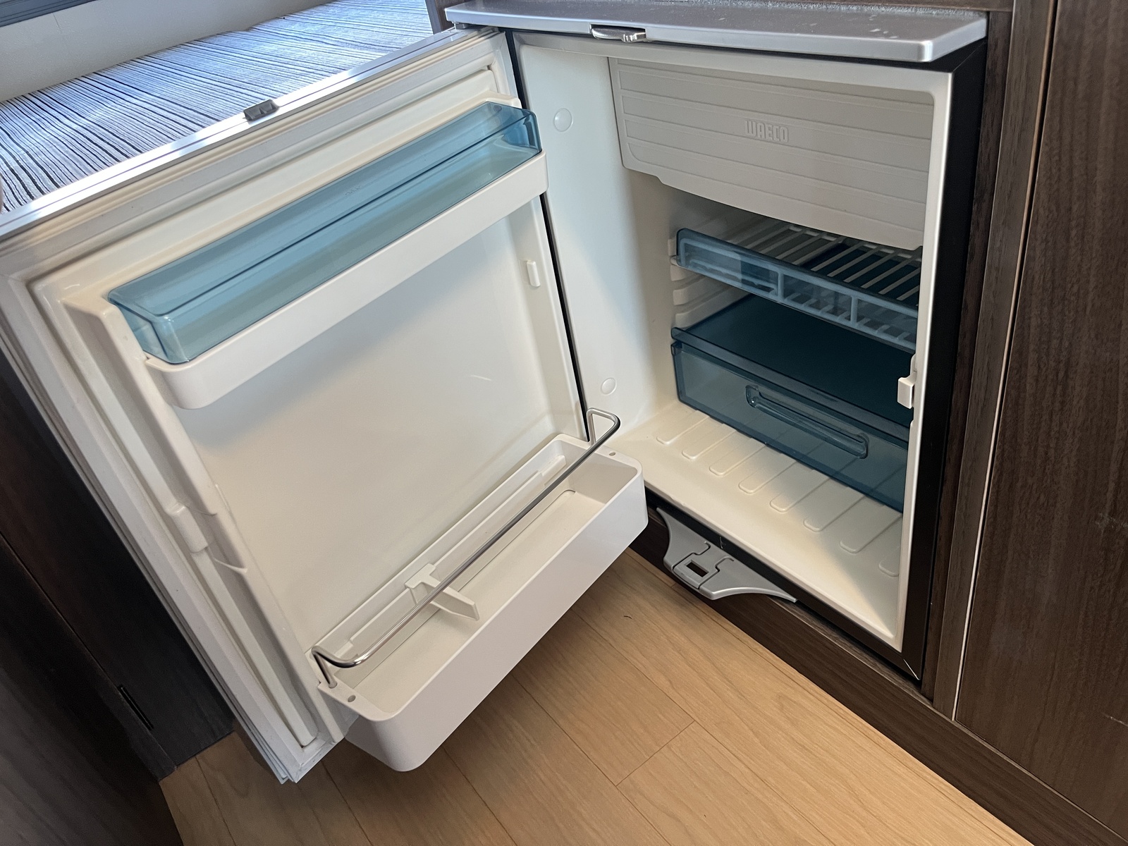 キャンピングカー キャブコン 東和ﾓｰﾀｰｽ ｳﾞｫｰﾝR2B 窓ｴｱｺﾝ 軽油4WD