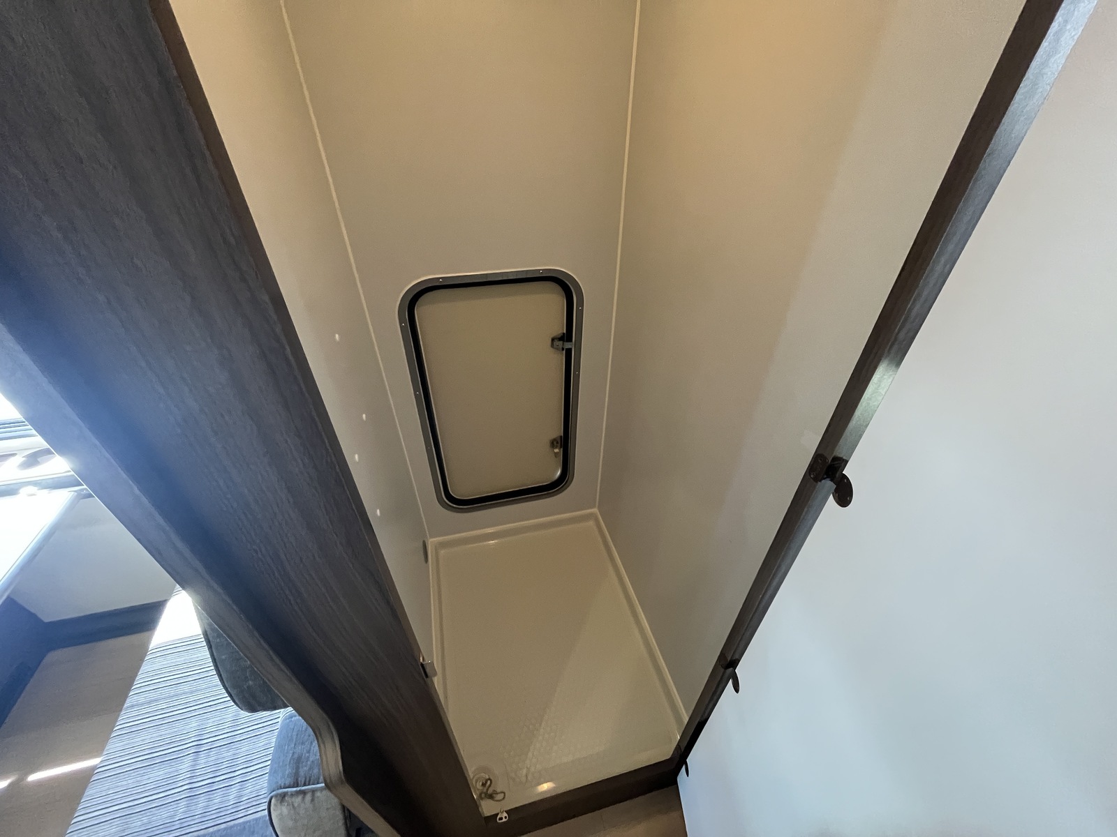 キャンピングカー キャブコン 東和ﾓｰﾀｰｽ ｳﾞｫｰﾝR2B 窓ｴｱｺﾝ 軽油4WD