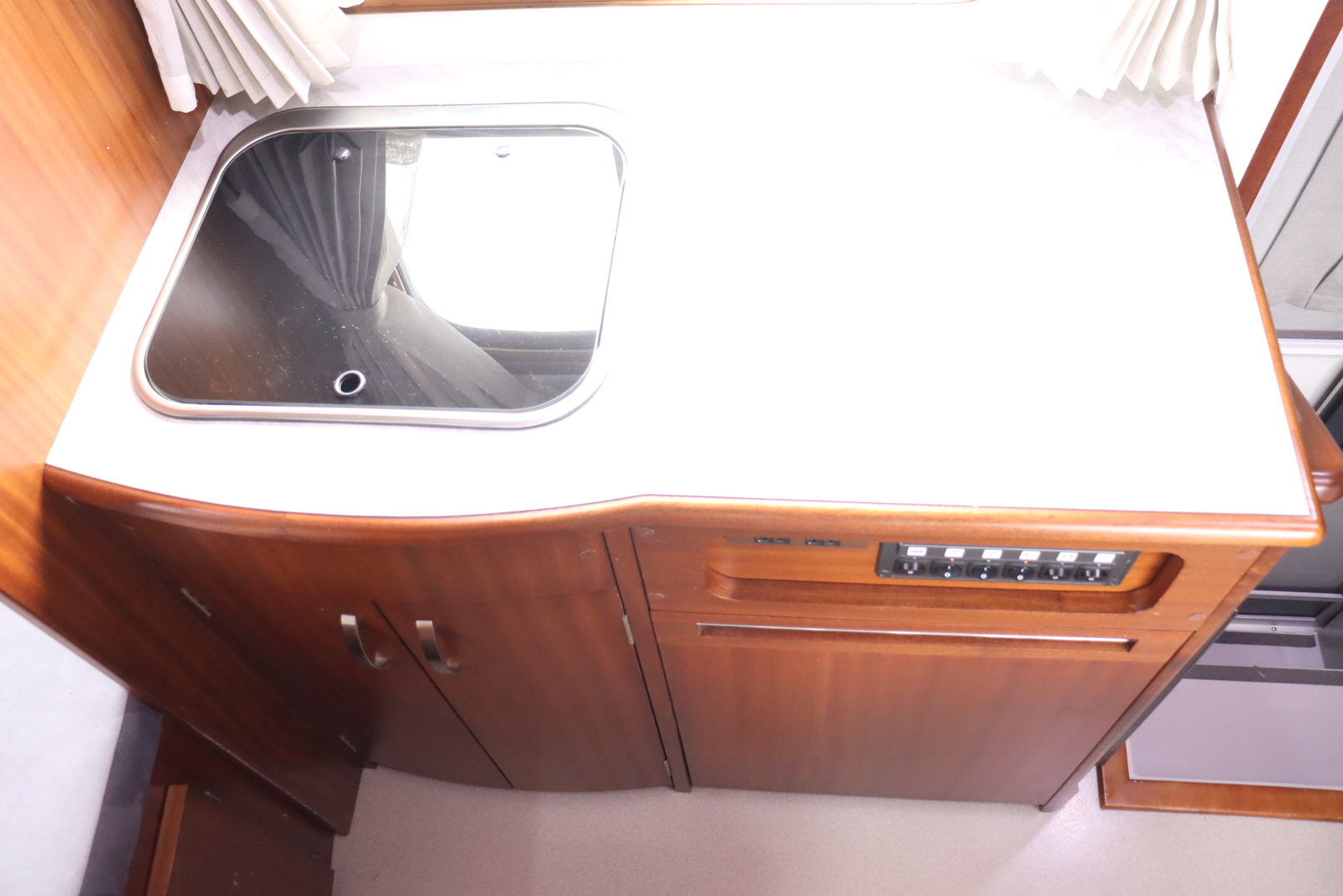 キャンピングカー キャブコン ﾋﾞｰｶﾑ ｴﾙﾌ　AtoZ製 ｱﾗﾓｽﾍﾟﾝﾄﾞ