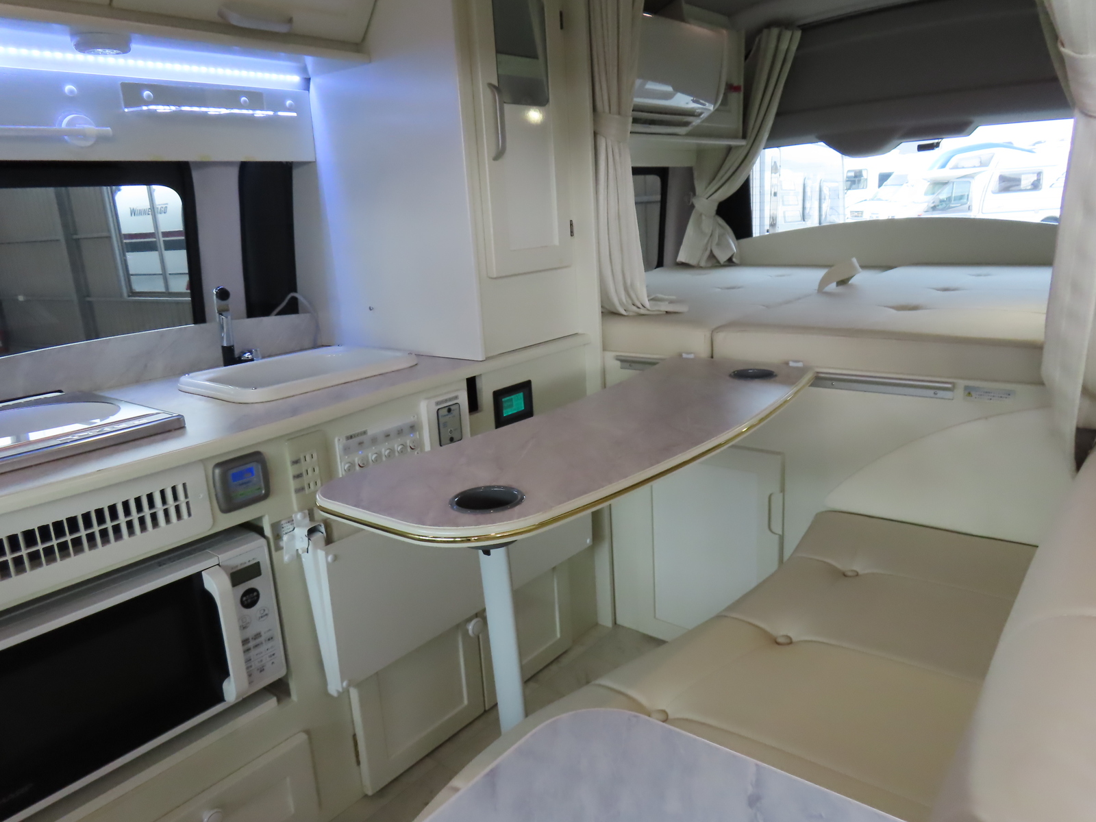 キャンピングカー バンコン ﾊｲｴｰｽRVﾋﾞｯｸﾌｯﾄｵｸﾀｰﾋﾞｱ 家ｴｱｺﾝ4WD