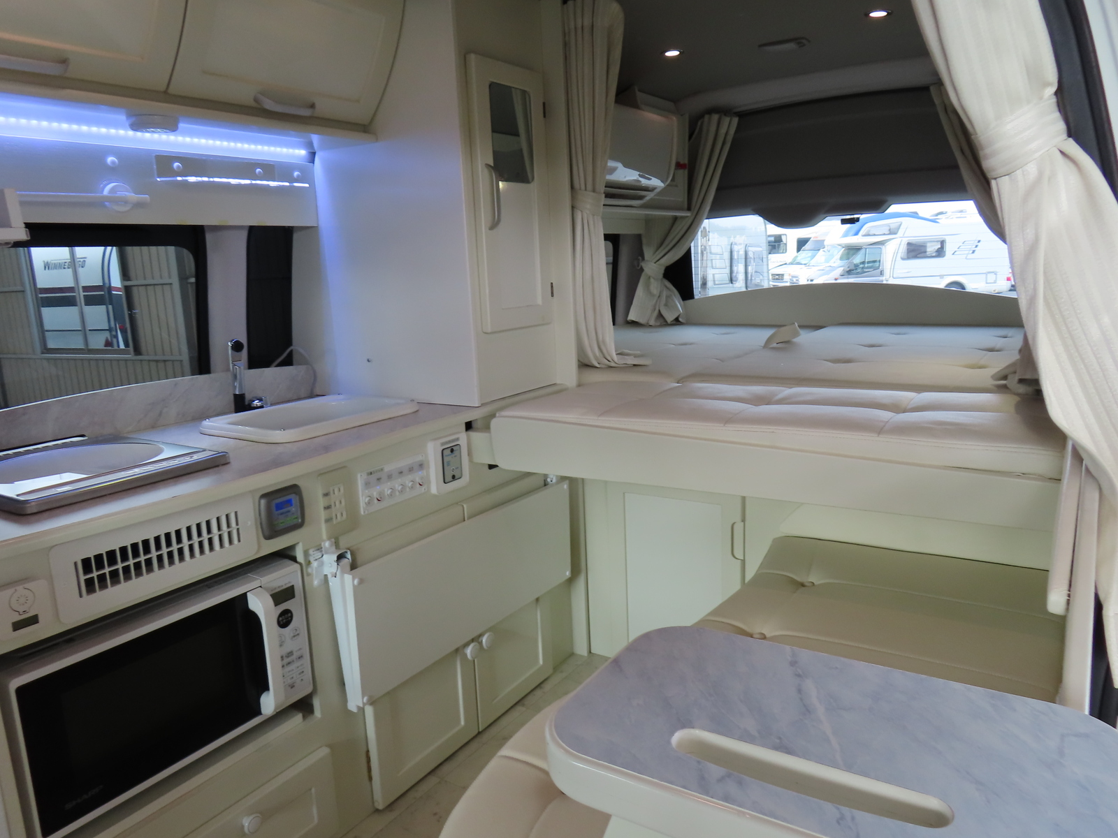 キャンピングカー バンコン ﾊｲｴｰｽRVﾋﾞｯｸﾌｯﾄｵｸﾀｰﾋﾞｱ 家ｴｱｺﾝ4WD