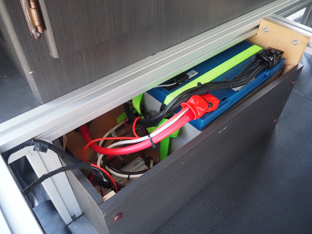 キャンピングカー バンコン ﾀｳﾝｴｰｽ ｱﾙﾄﾋﾟｱｰﾉ 基本電源ﾕﾆｯﾄ 4WD