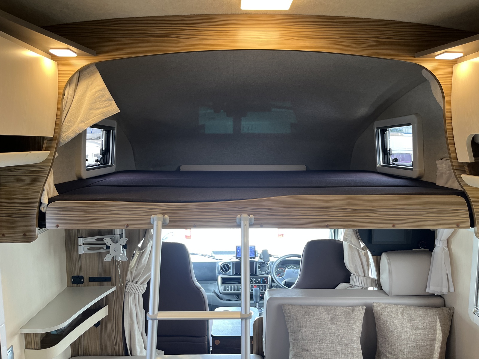 キャンピングカー キャブコン ﾊﾞﾝﾃｯｸ ｼﾞﾙ520ｲﾘｽ ﾘﾁｳﾑ 4駆 1ｵｰﾅｰ